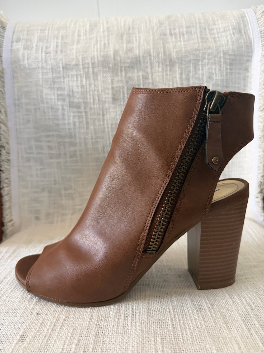 Madden Girl Cognac Peep Toe Slingback Booties Size 9.5 Block Heel